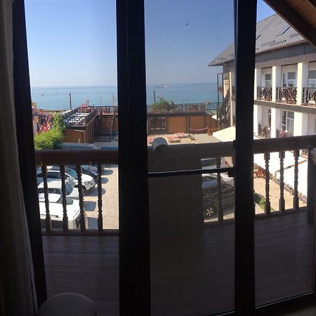 Веселий Кут Hotel Zaliznyy Port Bagian luar foto