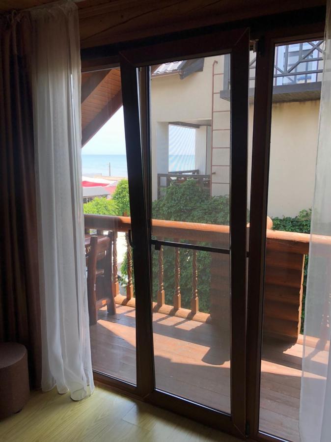 Веселий Кут Hotel Zaliznyy Port Bagian luar foto