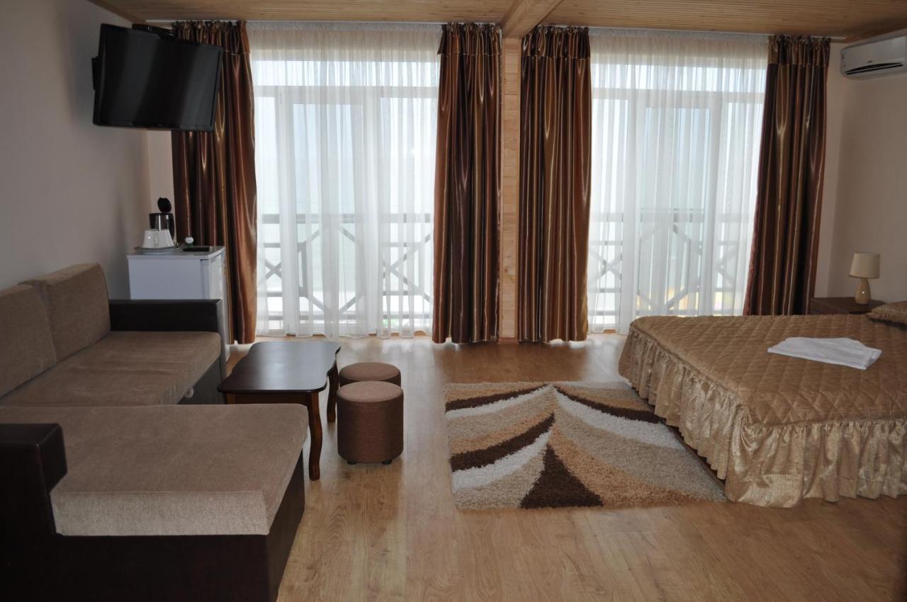 Веселий Кут Hotel Zaliznyy Port Bagian luar foto
