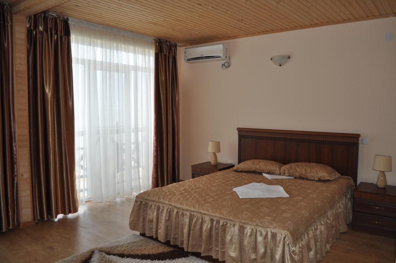 Веселий Кут Hotel Zaliznyy Port Bagian luar foto