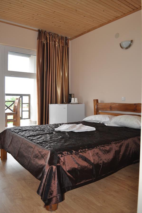 Веселий Кут Hotel Zaliznyy Port Bagian luar foto