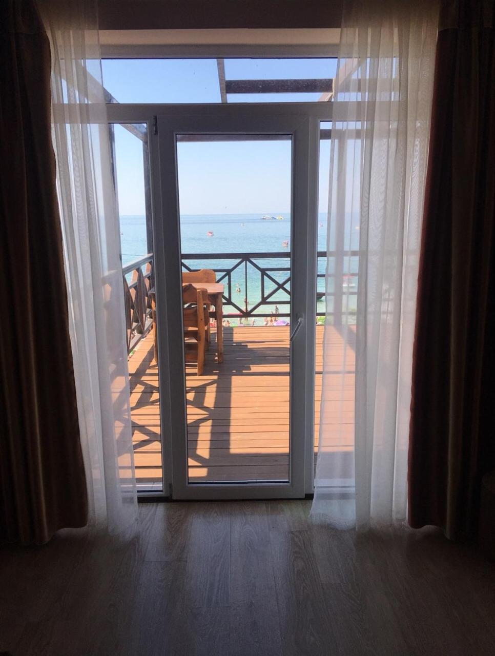 Веселий Кут Hotel Zaliznyy Port Bagian luar foto