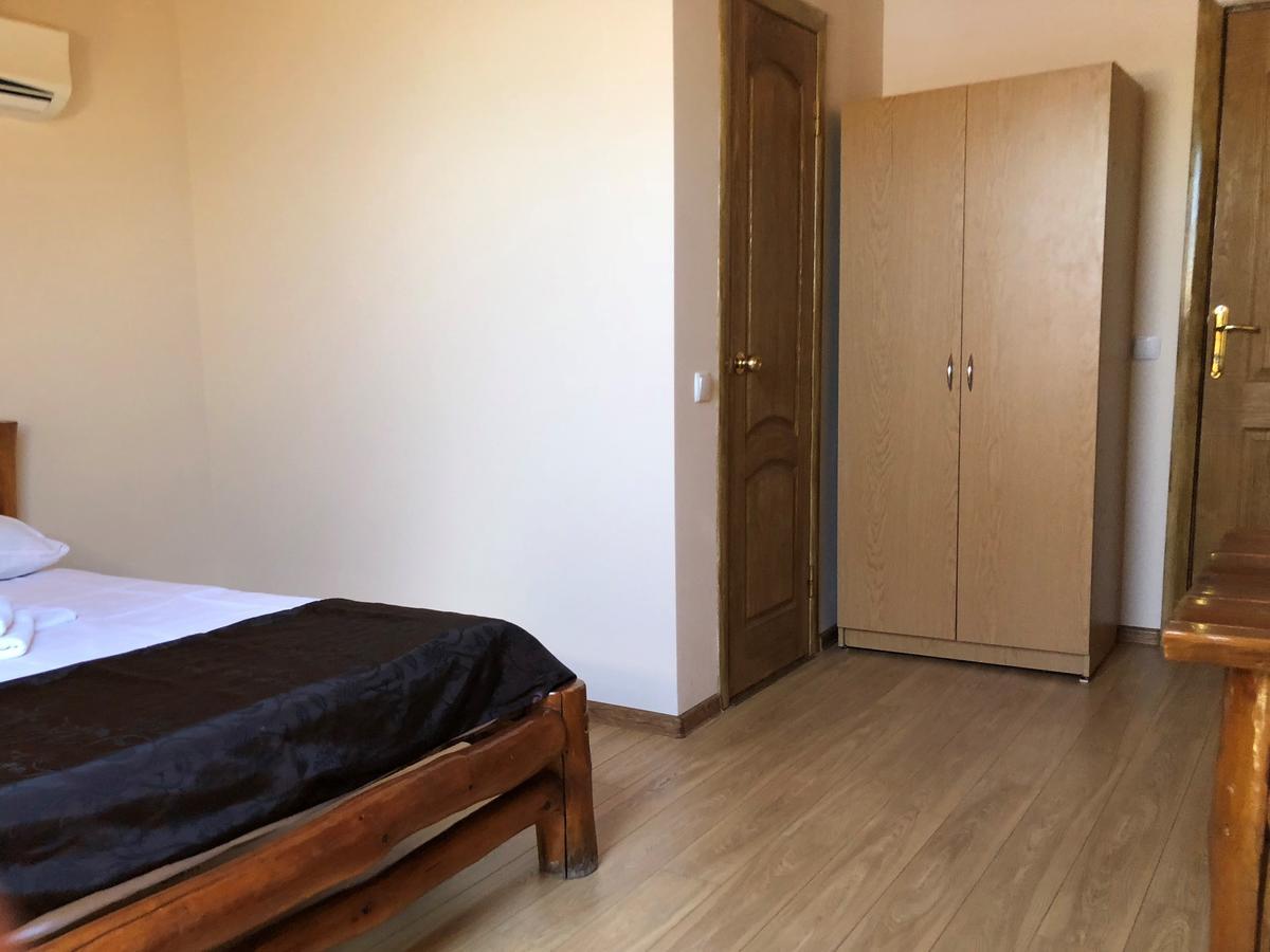 Веселий Кут Hotel Zaliznyy Port Bagian luar foto