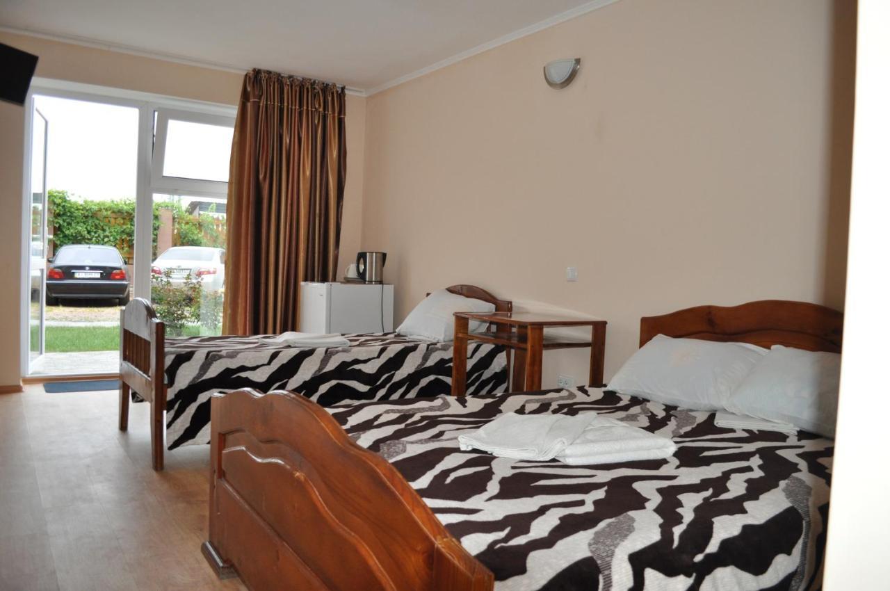 Веселий Кут Hotel Zaliznyy Port Bagian luar foto