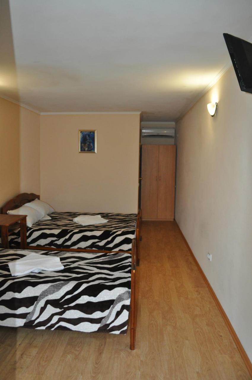 Веселий Кут Hotel Zaliznyy Port Bagian luar foto