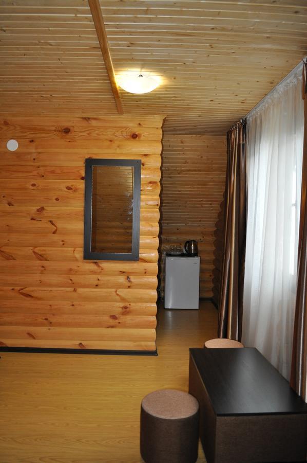Веселий Кут Hotel Zaliznyy Port Bagian luar foto